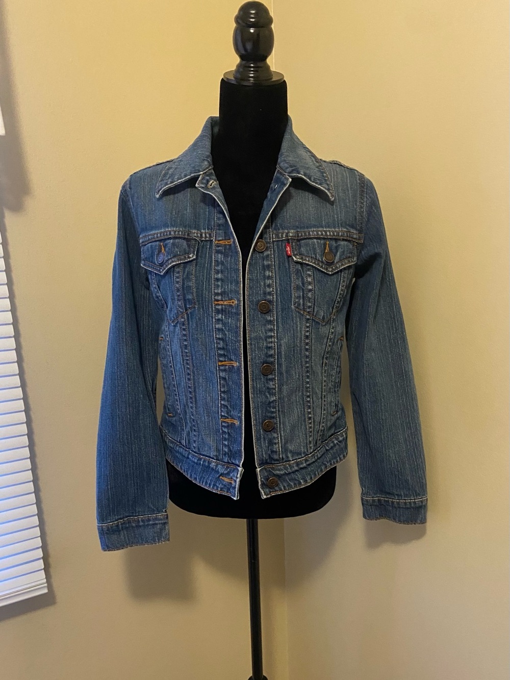 Levi's red tag Medium Blue Women's Denim Jean Jacket